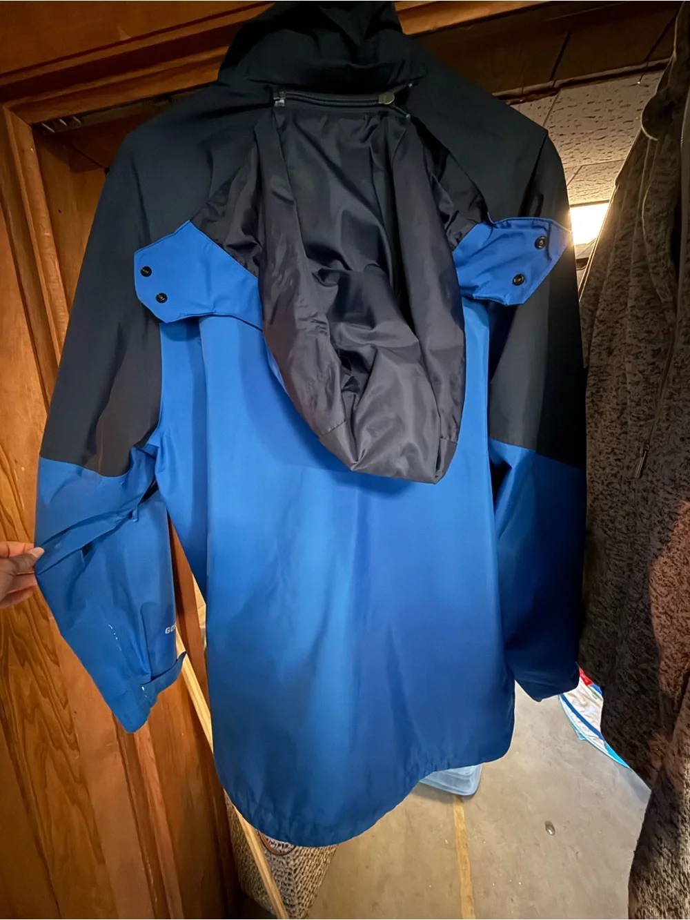 The North Face Men's Two-Tone Blue Raincoat